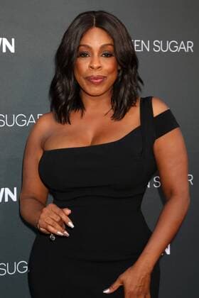 LOS ANGELES - AUG 29: Niecy Nash at the Premiere Of OWN s Queen Sugar at the Warner Brothers Studios on August 29, 2016 in Burbank, CA  KathyxHutchins