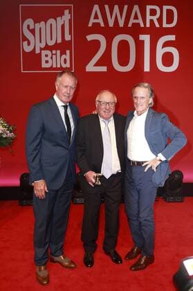 Uwe Seeler mit dem Torschützen des Wembley-Tores bei der WM 1966, Sir Geoffrey Charles Hurst, und Wolfgang Overath beim Sport Bild Award 2016 in der Fischauktionshalle. Hamburg, 29.08.2016 Foto:xgbrcix xFuturexImage