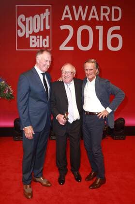 Uwe Seeler mit dem Torschützen des Wembley-Tores bei der WM 1966, Sir Geoffrey Charles Hurst, und Wolfgang Overath beim Sport Bild Award 2016 in der Fischauktionshalle. Hamburg, 29.08.2016 Foto:xgbrcix xFuturexImage