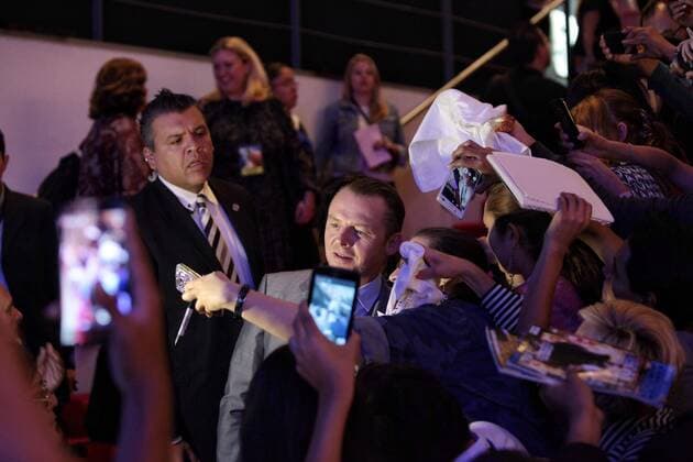 British Actor Simon Pegg (C) poses on the red carpet of the presentation of the movie Star Trek Beyond in Mexico City, Mexico, 30 August 2016. The film will be in theaters from 09 September in Mexico. EFE Sashenka Gutiérrez Presentation of the movie Star Trek Beyond in Mexico !ACHTUNG: NUR REDAKTIONELLE NUTZUNG!  STA21 20160831-636082163077216215