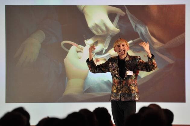 19.Goldener Computerpreis 2016 Neil Harbission erzaehlt aus seinem Leben als ernannter Cyborg Verleihung des 19. Goldener Computers der Fachzeitschrift Computer Bild im Axel-Springer-Haus in Berlin am 30.08.2016