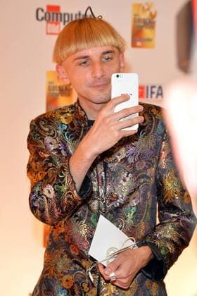 19.Goldener Computerpreis 2016 Neil Harbisson, Cyborg Verleihung des 19. Goldener Computers der Fachzeitschrift Computer Bild im Axel-Springer-Haus in Berlin am 30.08.2016