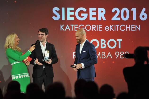 19.Goldener Computerpreis 2016 Barbara Schoeneberger, Sebastian Klein, iRobot, Axel Telzerow Verleihung des 19. Goldener Computers der Fachzeitschrift Computer Bild im Axel-Springer-Haus in Berlin am 30.08.2016