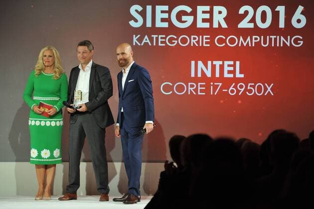 19.Goldener Computerpreis 2016 Barabara Schoeneberger, Andreas Klett, Intel, Axel Telzerow Verleihung des 19. Goldener Computers der Fachzeitschrift Computer Bild im Axel-Springer-Haus in Berlin am 30.08.2016