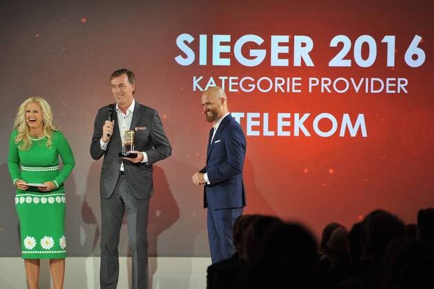 19.Goldener Computerpreis 2016 Barbara Schoeneberger, Michael Hagspihl, Telekom Deutschland Kunden, Axel Telzerow Verleihung des 19. Goldener Computers der Fachzeitschrift Computer Bild im Axel-Springer-Haus in Berlin am 30.08.2016