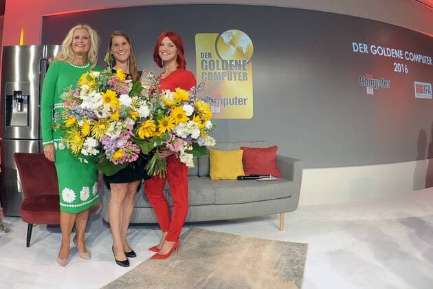 19.Goldener Computerpreis 2016 Barbara Schoeneberger, Annika Karstadt, DJI Innovation Phantom 4, Eva, Miss IFA 2016 Verleihung des 19. Goldener Computers der Fachzeitschrift Computer Bild im Axel-Springer-Haus in Berlin am 30.08.2016