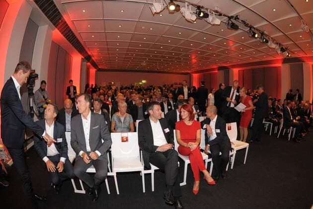 19.Goldener Computerpreis 2016 Ernst-Cramer-Konferenzraum mit Gaesten Verleihung des 19. Goldener Computers der Fachzeitschrift Computer Bild im Axel-Springer-Haus in Berlin am 30.08.2016