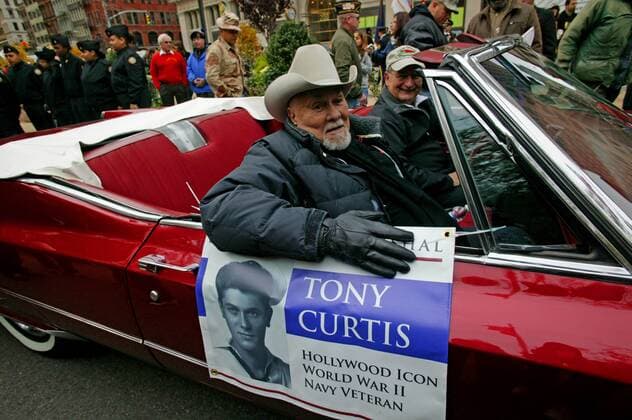 90th Veterans Day Parade.Fifth Ave, New York City 11-1-2009.TONY CURTIS (Grand Marshall of parade). 2009.K63549BCO - ZUMAct2_