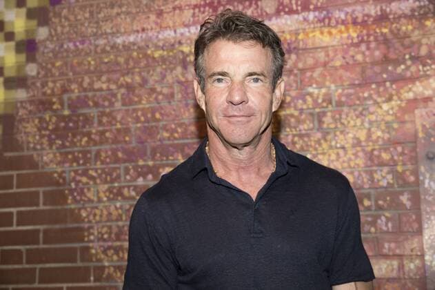 210890 Laurence Labat Starface 2016-08-30 Montreal Canada Concert caritatif organisé par Lulu Hughes pour la lutte contre le cancer du sein. Dennis Quaid monte sur scène pour chanter. Benefit concert to fight against breast cancer. Dennis Quaid on stage to sing. Quaid, Dennis  Copyright: xLaurencexLabatx STAR_210890_005