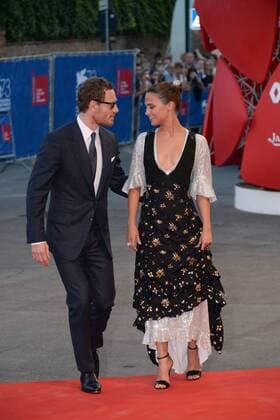 210942 Degun Starface 2016-09-01 Venise Italie Mostra 2016. 73nd Venice International Film festival. Photocall du film The light between oceans . Mostra 2016. 73nd Venice International Film Festival. Red Carpet of the light between oceans movie. Alicia Vikander .Michael Fassbinder. Fassbender, Michael; Vikander, Alicia  Copyright: xDegunx xStarfacex STAR_210942_011