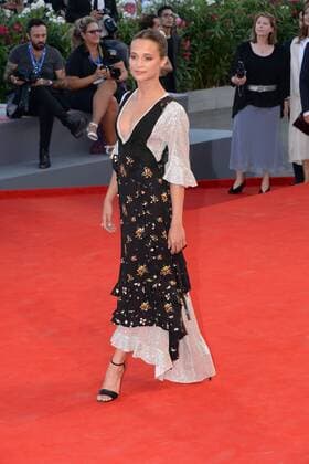 210942 Degun Starface 2016-09-01 Venise Italie Mostra 2016. 73nd Venice International Film festival. Photocall du film The light between oceans . Mostra 2016. 73nd Venice International Film Festival. Red Carpet of the light between oceans movie. Alicia Vikander . Vikander, Alicia  Copyright: xDegunx xStarfacex STAR_210942_029