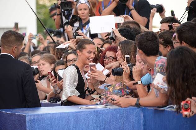 210942 Degun Starface 2016-09-01 Venise Italie Mostra 2016. 73nd Venice International Film festival. Photocall du film The light between oceans . Mostra 2016. 73nd Venice International Film Festival. Red Carpet of the light between oceans movie. Alicia Vikander . Vikander, Alicia  Copyright: xDegunx xStarfacex STAR_210942_046
