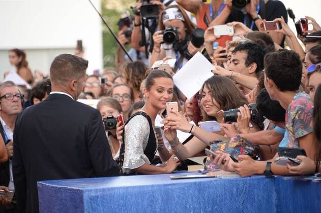 210942 Degun Starface 2016-09-01 Venise Italie Mostra 2016. 73nd Venice International Film festival. Photocall du film The light between oceans . Mostra 2016. 73nd Venice International Film Festival. Red Carpet of the light between oceans movie. Alicia Vikander . Vikander, Alicia  Copyright: xDegunx xStarfacex STAR_210942_047