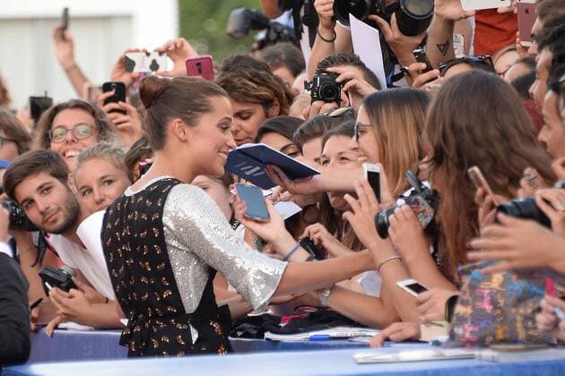 210942 Degun Starface 2016-09-01 Venise Italie Mostra 2016. 73nd Venice International Film festival. Photocall du film The light between oceans . Mostra 2016. 73nd Venice International Film Festival. Red Carpet of the light between oceans movie. Alicia Vikander . Vikander, Alicia  Copyright: xDegunx xStarfacex STAR_210942_048