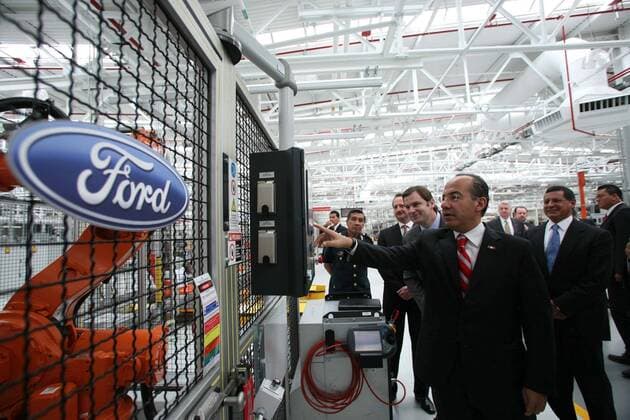Nov 18, 2009 - Chihuahua, Mexico - President FELIPE CALDERON during the inauguration of the Ford Motor Company s engine factory in the state. El presidente Felipe Calderon durante la inauguracion de la planta de motores Ford.  - ZUMAu78_