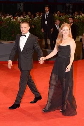 210944 Degun Starface 2016-09-01 Venise Italie Mostra 2016. 73nd Venice International Film Festival. Red Carpet of Arrival movie.Amy AdamsJeremy Renner. Adams, Amy; Renner, Jeremy  Copyright: xDegunx xStarfacex STAR_210944_032