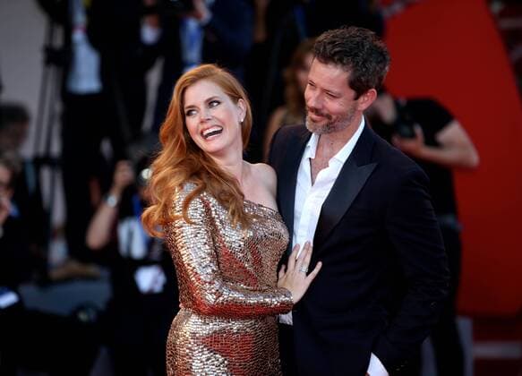 (160902) -- VENICE, Sept. 2, 2016 -- Actress Amy Adams (L) and her husband Darren Le Gallo arrive for the premiere of the movie Nocturnal Animals in competition at the 73rd Venice Film Festival in Venice, Italy, on Sept. 2, 2016. ) ITALY-VENICE-FILM FESTIVAL-NOCTURNAL ANIMALS-PREMIERE JinxYu 