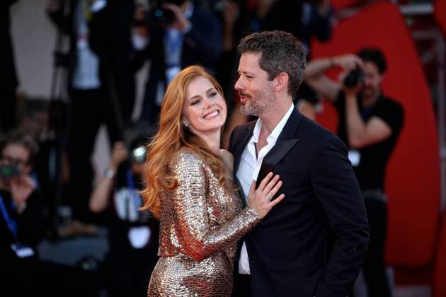(160902) -- VENICE, Sept. 2, 2016 -- Actress Amy Adams(L) and her husband Darren Le Gallo arrive for the premiere of the movie Nocturnal Animals in competition at the 73rd Venice Film Festival in Venice, Italy, on Sept. 2, 2016. ) ITALY-VENICE-FILM FESTIVAL-NOCTURNAL ANIMALS-PREMIERE JinxYu 