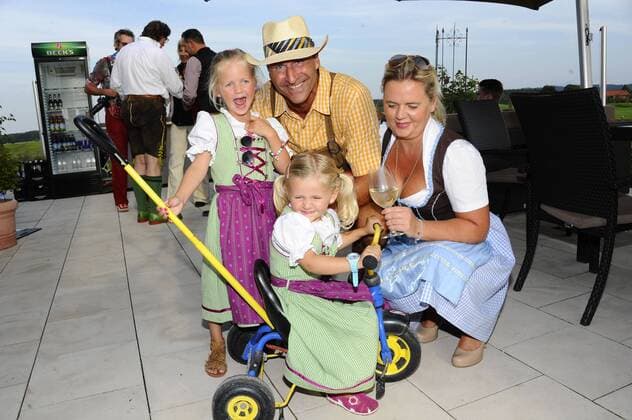 Lars Riedel mit Ehefrau und Töchter 5. Marianne & Michael Lederhos«n Cup Golfclub Valley Golfplatz Tegernsee Muenchen 02. September 2016
