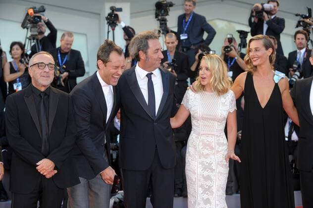 Bilder des Tages Filmfestspiele Venedig - The Young Pope Filmpremiere 73rd Venice Film Festival, Red Carpet film The young pope . Pictured: Paolo Sorrentino, Jude Law, Cecile De France, Ludivine Saigner, Silvio Orlando  Copyright: xAlbertoxTerenghi Veneziax2016x