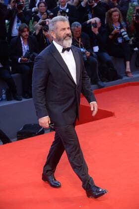Wicked - Pressetermin zum Musical in Hongkong 211013 Degun Starface 2016-09-04 Venise Italie Mostra 2016. 73nd Venice International Film Festival. Red Carpet of Hacksaw bridge the movie.Mel Gibson.  Copyright: xDegunx xStarfacex STAR_211013_045