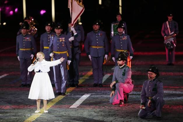 MOSCOW, RUSSIA - SEPTEMBER 4, 2016: The Original Tiroler Kaiserjagermusik Band from Austria perform at the closing ceremony of the 9th Spasskaya Tower international military music festival, in Red Square. Marina Lystseva TASS  TS02FD90
