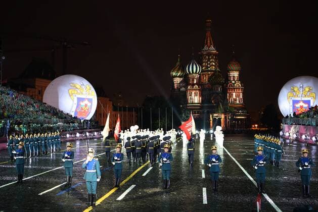 MOSCOW, RUSSIA - SEPTEMBER 4, 2016: The Honour Guard of the Presidential Regiment (Russia) perform at the closing ceremony of the 9th Spasskaya Tower international military music festival, in Red Square. Marina Lystseva TASS  TS02FD1E