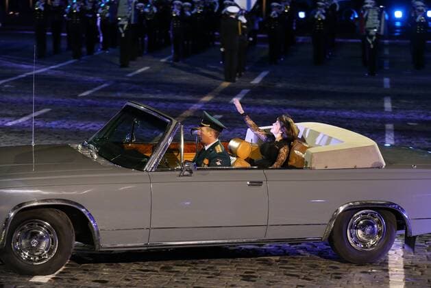 MOSCOW, RUSSIA - SEPTEMBER 4, 2016: French singer Mireille Mathieu (R) in a car at the closing ceremony of the 9th Spasskaya Tower international military music festival, in Red Square. Marina Lystseva TASS  TS02FD3C