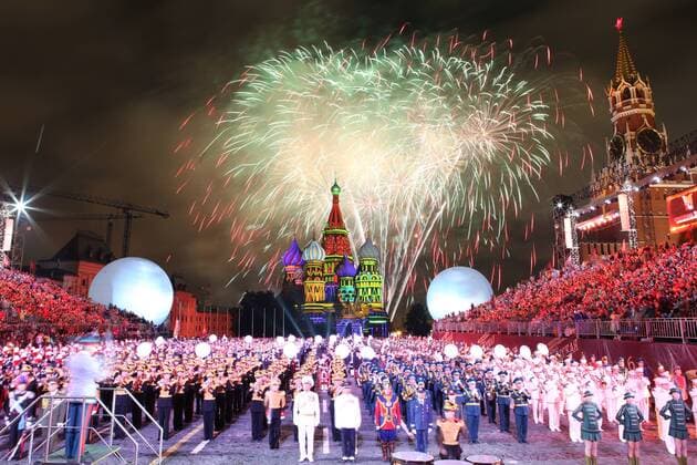 MOSCOW, RUSSIA - SEPTEMBER 4, 2016: Fireworks at the closing ceremony of the 9th Spasskaya Tower international military music festival, in Red Square. Marina Lystseva TASS  TS02FD80