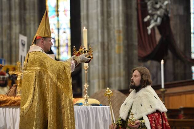 A re-enactment of the coronation of Charles IV (1316-1378) as king of Bohemia was staged in Prague s St Vitus Cathedral, Prague, Czech Republic, September 4, 2016 at the close of two-day festivity the City of Prague and Charles University jointly organised to mark the Holy Roman emperor s 700th birth anniversary. (CTKxPhoto KaterinaxSulova) CTKPhotoP201609040319701  SUK_4222