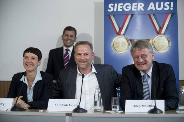 Frauke Petry, Leif-Erik Holm, Joerg Meuthen DEU, Deutschland, Germany, Berlin, 05.09.2016 Frauke Petry, Vorsitzende der AfD, Leif-Erik Holm, Spitzenkandidat der AfD in Mecklenburg-Vorpommern, und Joerg Meuthen, Bundessprecher der AfD, (v.l.n.r.), waehrend der Pressekonferenz der AfD, Alternative fuer Deutschland, unter dem Motto So sehen Sieger aus nach den Landtagswahlen in Mecklenburg-Vorpommern in Berlin. Frauke Petry, leader of the right-wing party AfD, Alternative fuer Deutschland, Leif-Erik Holm, top candidate for the AFD in Mecklenburg-Western Vorpommern, and Joerg Meuthen, parliamentary group leader of the AfD, (f.l.t.r.), during a press conference of the Alternative for Germany in Berlin, on September 5, 2016 on day after the regional state elections in Mecklenburg-Vorpommern. The right-wing populist Alternative for Germany party received almost 21 percent in its first bid for