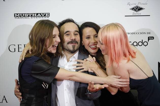 Spanish director Koldo Serra (2L) poses with actresses Maria Valverde, Barbara Goenaga and Natalia Alvarez Bilbao during the presentation of his film Gernika , at Palafox cinema in Madrid, Spain, 05 September 2016. EFE JuanJo Martin PREMIERE OF THE FILM GERNIKA IN MADRID !ACHTUNG: NUR REDAKTIONELLE NUTZUNG!  MAD001 20160905-636087115388707433