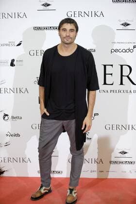 Actor Alex Garcia poses at the premiere of Koldo Serra s film Gernika , at Palafox cinema in Madrid, Spain, 05 September 2016. EFE JuanJo Martin PREMIERE OF THE FILM GERNIKA IN MADRID !ACHTUNG: NUR REDAKTIONELLE NUTZUNG!  MAD001 20160905-636087116078998583