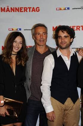 Filmpremiere von Männertag in München - Hannes Jaenicke mit Begleitung und Oliver Wnuk Premiere Männertag Film Kino Fernsehen Mathäser Filmpalast München 05. September 2016