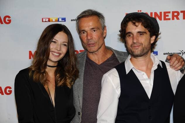 Hannes Jaenicke mit Begleitung und Oliver Wnuk Premiere Männertag Film Kino Fernsehen Mathäser Filmpalast München 05. September 2016