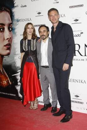 Estreno Gernica Celebrities attending an premier Guernica Maria Valverde Koldo Serra y James Darcy Madrid 0509 2016 482 Cordon Press Photo by Paco Suarez Abad Cordon Press  PacoxSuarezxAbad