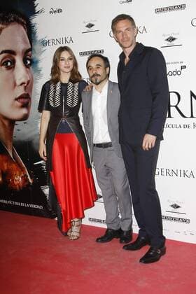 Estreno Gernica Celebrities attending an premier Guernica Maria Valverde Koldo Serra y James Darcy Madrid 0509 2016 482 Cordon Press Photo by Paco Suarez Abad Cordon Press  PacoxSuarezxAbad