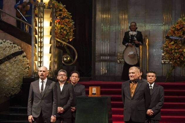 September 5, 2016 - Mexico, Distrito Federal, MEXICO - The urn containing the ashes of music legend Juan Gabriel was on display at Mexico City s Palacio de Bellas Artes, where family and fans gathered on Monday September 5, 2016. Juan Gabriel died a week ago in his home in Santa Monica, California. Mexico MEXICO - ZUMAp124