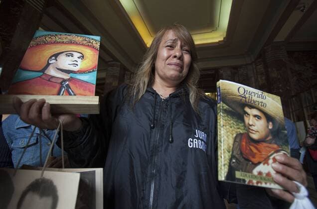 September 5, 2016 - Mexico, Distrito Federal, MEXICO - The urn containing the ashes of music legend Juan Gabriel was on display at Mexico City s Palacio de Bellas Artes, where family and fans gathered on Monday September 5, 2016. Juan Gabriel died a week ago in his home in Santa Monica, California. Mexico MEXICO - ZUMAp124