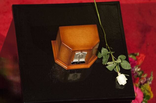 September 5, 2016 - Mexico, Distrito Federal, MEXICO - The urn containing the ashes of music legend Juan Gabriel was on display at Mexico City s Palacio de Bellas Artes, where family and fans gathered on Monday September 5, 2016. Juan Gabriel died a week ago in his home in Santa Monica, California. Mexico MEXICO - ZUMAp124