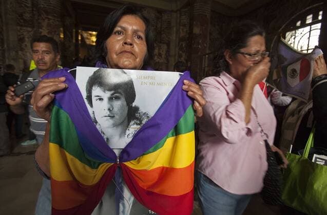 September 5, 2016 - Mexico, Distrito Federal, MEXICO - The urn containing the ashes of music legend Juan Gabriel was on display at Mexico City s Palacio de Bellas Artes, where family and fans gathered on Monday September 5, 2016. Juan Gabriel died a week ago in his home in Santa Monica, California. Mexico MEXICO - ZUMAp124