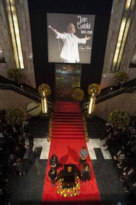 September 5, 2016 - Mexico, Distrito Federal, MEXICO - The urn containing the ashes of music legend Juan Gabriel was on display at Mexico City s Palacio de Bellas Artes, where family and fans gathered on Monday September 5, 2016. Juan Gabriel died a week ago in his home in Santa Monica, California. Mexico MEXICO - ZUMAp124