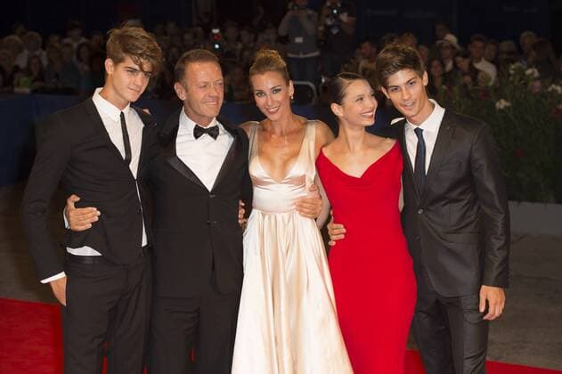 05 09 2016 73. Mostra Internazionale d Arte Cinematografica Festival del Cinema di Venezia 7 Filmfestival -- : One More Time With Feeling Premiere Rocco Siffredi mit Ehefrau Rosa Caracciolo und Söhne Lorenzo Tano e Leonardo Tano (mit Freundin)  0