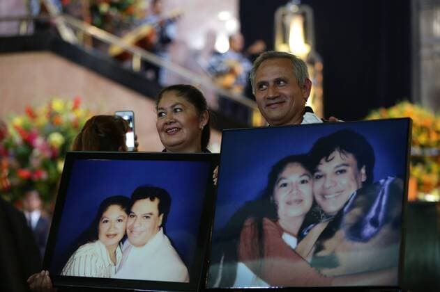 Beerdigung von Juan Gabriel Mexico City View of the pictures of Mexican singer Juan Gabriel during a tribute held at the Palace of Beaux Arts in Mexico City, Mexico, 05 September 2016. EFE Jose Mendez MEXICAN SINGER JUAN GABRIEL RECEIVES TRIBUTE IN MEXICO CITY !ACHTUNG: NUR REDAKTIONELLE NUTZUNG!  20160906-636087848431158620