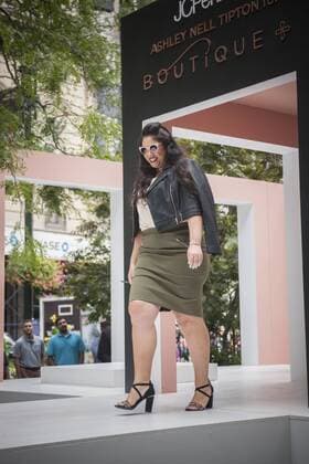 Ashley Nell Tipton Modenschau in New York Ashley Nell Tipton plus-sized fashions for JCPenney JCPenney presents a fashion show of clothing for plus sized women created by designer Ashley Nell Tipton in Greeley Square in New York on Tuesday, September 6, 2016. Tipton is partnering with the department store in a plus-sized line for JCPenney s Boutique+ brand. Tipton was the winner of season 14 of Project Runway. (  RichardxB.xLevine