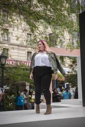 Ashley Nell Tipton Modenschau in New York Ashley Nell Tipton plus-sized fashions for JCPenney JCPenney presents a fashion show of clothing for plus sized women created by designer Ashley Nell Tipton in Greeley Square in New York on Tuesday, September 6, 2016. Tipton is partnering with the department store in a plus-sized line for JCPenney s Boutique+ brand. Tipton was the winner of season 14 of Project Runway. (  RichardxB.xLevine