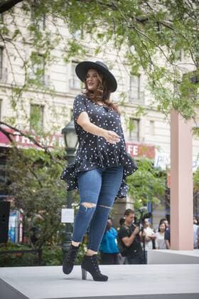 Ashley Nell Tipton Modenschau in New York Ashley Nell Tipton plus-sized fashions for JCPenney JCPenney presents a fashion show of clothing for plus sized women created by designer Ashley Nell Tipton in Greeley Square in New York on Tuesday, September 6, 2016. Tipton is partnering with the department store in a plus-sized line for JCPenney s Boutique+ brand. Tipton was the winner of season 14 of Project Runway. (  RichardxB.xLevine
