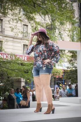 Ashley Nell Tipton Modenschau in New York Ashley Nell Tipton plus-sized fashions for JCPenney JCPenney presents a fashion show of clothing for plus sized women created by designer Ashley Nell Tipton in Greeley Square in New York on Tuesday, September 6, 2016. Tipton is partnering with the department store in a plus-sized line for JCPenney s Boutique+ brand. Tipton was the winner of season 14 of Project Runway. (  RichardxB.xLevine