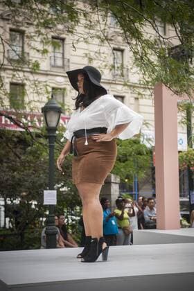 Ashley Nell Tipton Modenschau in New York Ashley Nell Tipton plus-sized fashions for JCPenney JCPenney presents a fashion show of clothing for plus sized women created by designer Ashley Nell Tipton in Greeley Square in New York on Tuesday, September 6, 2016. Tipton is partnering with the department store in a plus-sized line for JCPenney s Boutique+ brand. Tipton was the winner of season 14 of Project Runway. (  RichardxB.xLevine