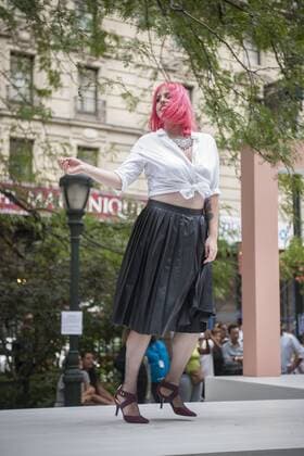 Ashley Nell Tipton Modenschau in New York Ashley Nell Tipton plus-sized fashions for JCPenney JCPenney presents a fashion show of clothing for plus sized women created by designer Ashley Nell Tipton in Greeley Square in New York on Tuesday, September 6, 2016. Tipton is partnering with the department store in a plus-sized line for JCPenney s Boutique+ brand. Tipton was the winner of season 14 of Project Runway. (  RichardxB.xLevine